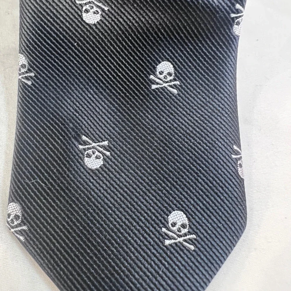 Mens Black Silk Skull and Crossbones Skinny Necktie Gothic Pirate Handmade Tie
